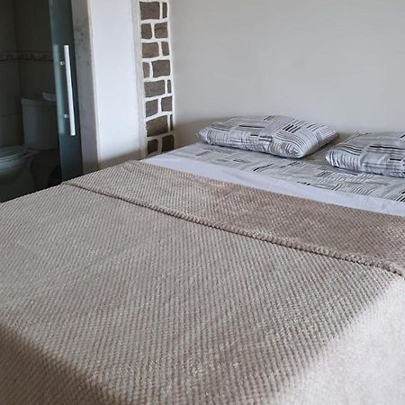 São Pedro da Aldeia Guest House Flor De Laranjeira חדר תמונה